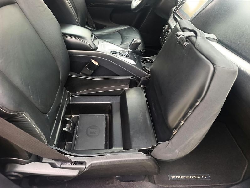 Fiat Freemont 2,0 MJT 4x4 7Míst AUTOMAT Navi - fotka 40 z 44