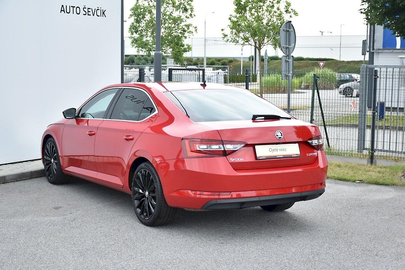 Škoda Superb (2019) Style Plus 2.0 TDI 140kW DSG - fotka 11 z 34