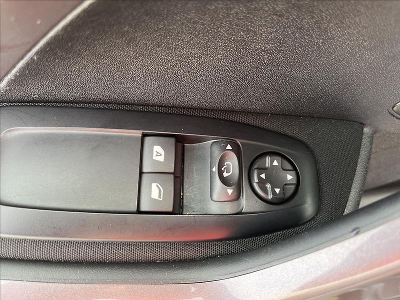 Peugeot 2008 1,2 PureTech 81KW 1.MAJITEL ČR - fotka 27 z 40