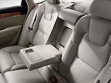 Volvo S90.