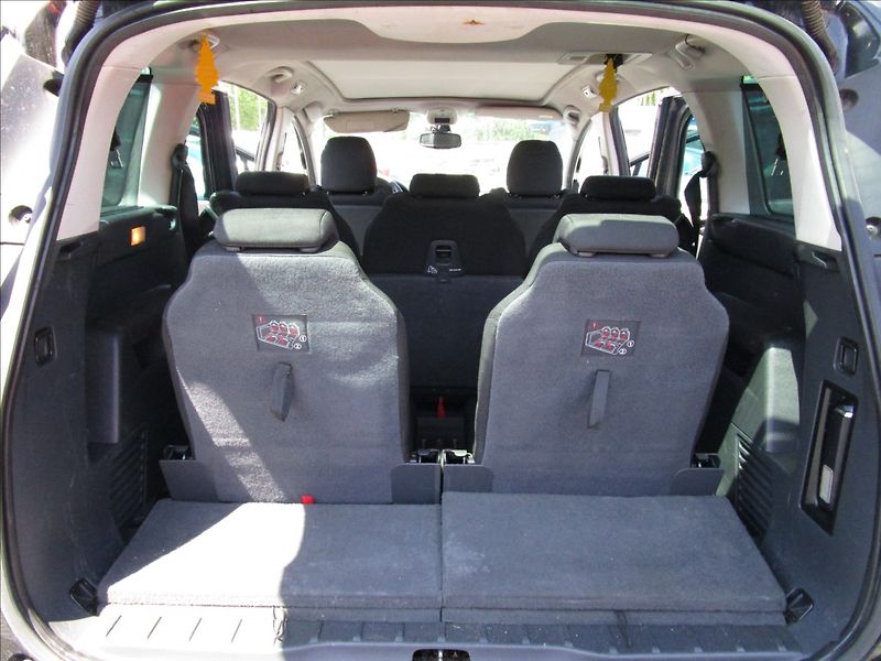 Peugeot 5008 1.6 THP aut. Klima, 7 míst - fotka 39 z 50