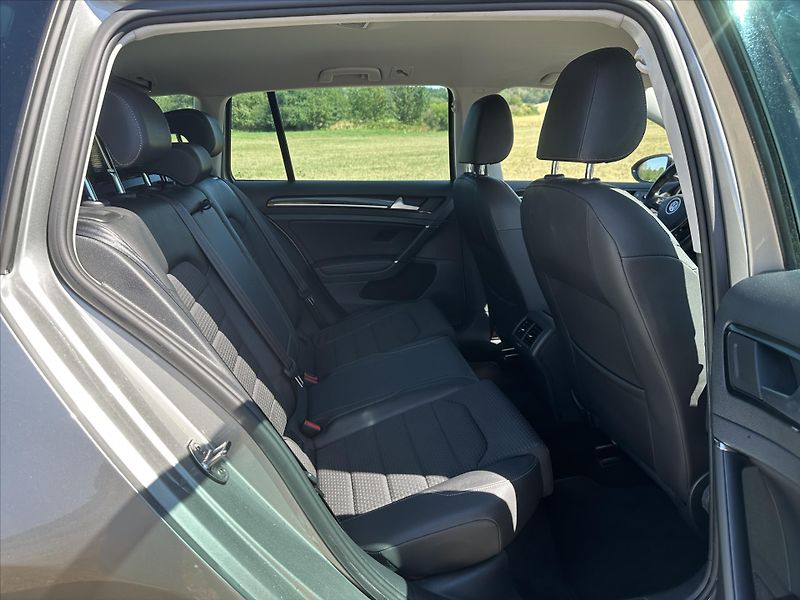 Volkswagen Golf 1,4 TSI 90kW DSG Highline Xeno - fotka 13 z 35