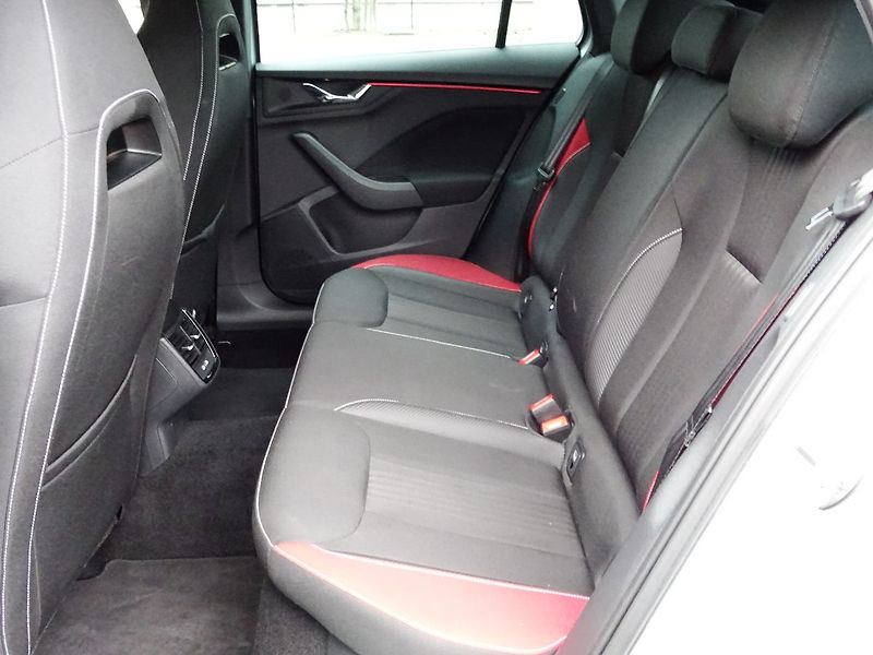 Škoda Kamiq 1.5TSI DSG Monte Carlo DPH - fotka 25 z 32