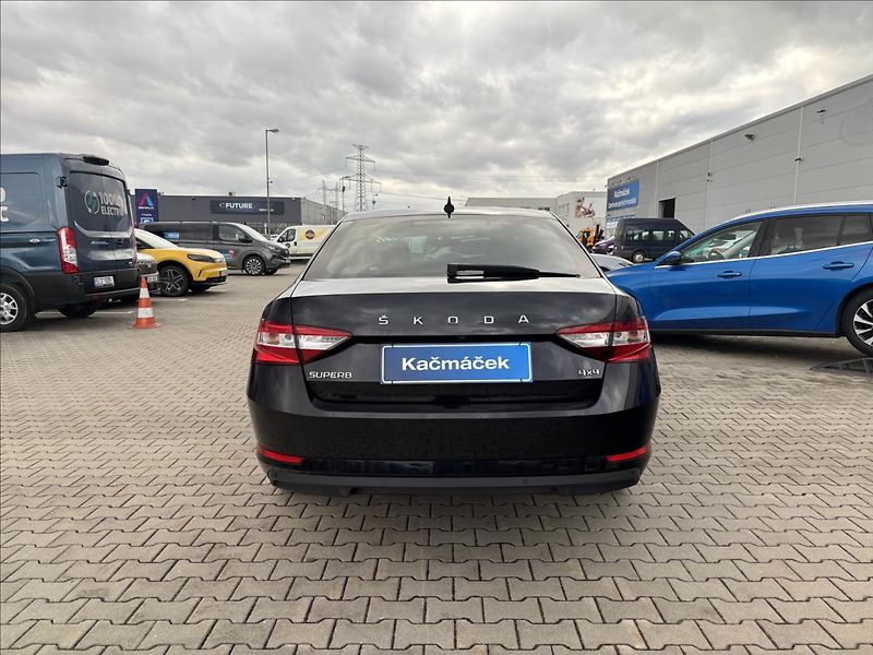 Škoda Superb 2,0 TDI 147kW Style 4x4 DSG - fotka 4 z 37