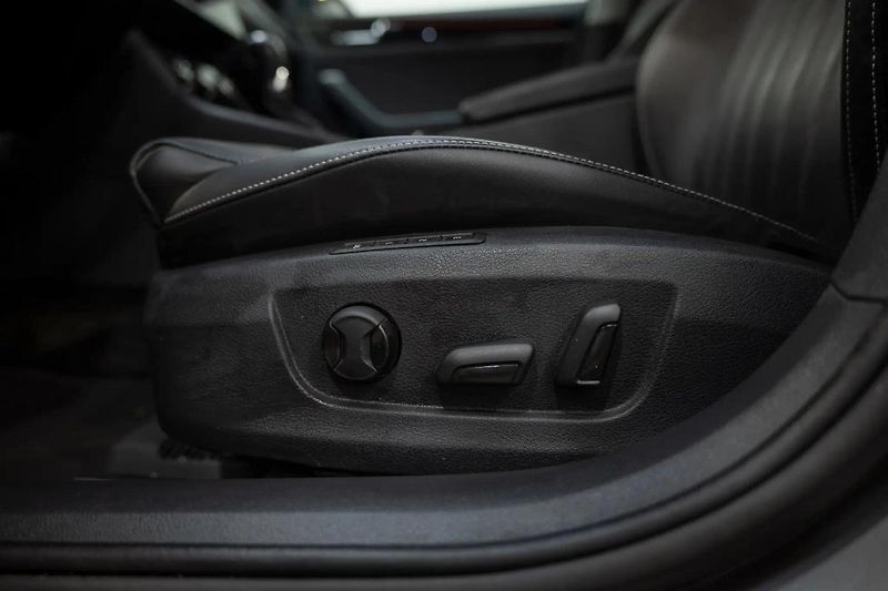 Škoda Superb 2.0 TDI 147 kW 4x4 L&K - fotka 19 z 38