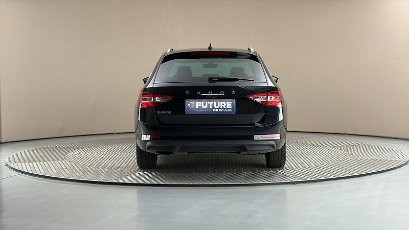 Škoda Superb 2.0 TDI DSG Style Combi - fotka 5 z 28