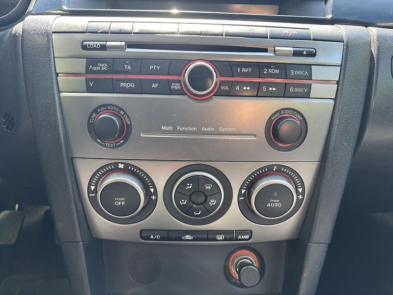 Mazda 3 1.6 Sport Active - fotka 24 z 28
