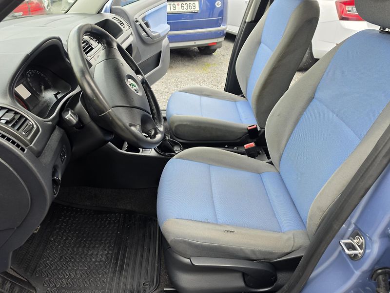 Škoda Roomster 1.2 HTP TZ - fotka 21 z 24