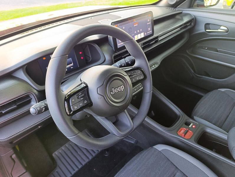 Jeep Avenger (2026) Longitude 1.2 Turbo e-Hybrid - fotka 13 z 24