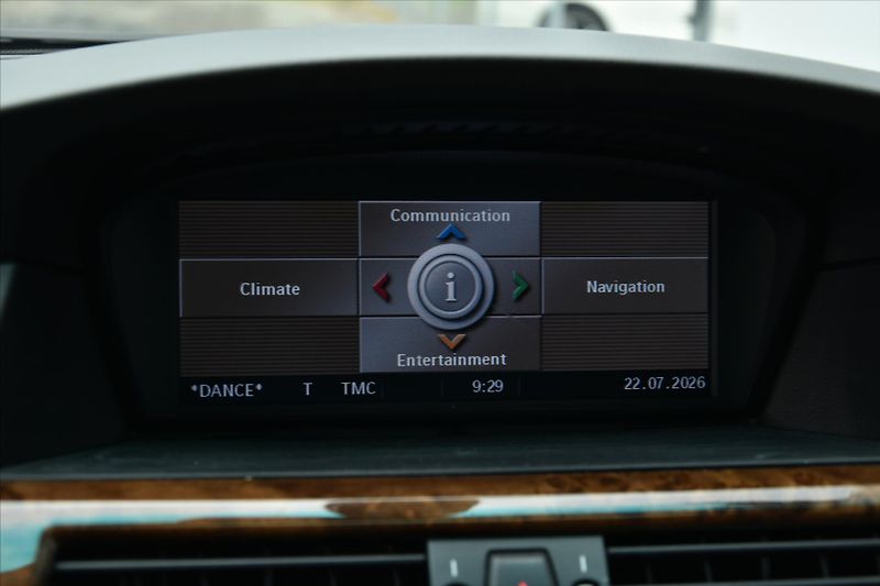 BMW Řada 5 535xi 225kW 4x4 - fotka 18 z 27