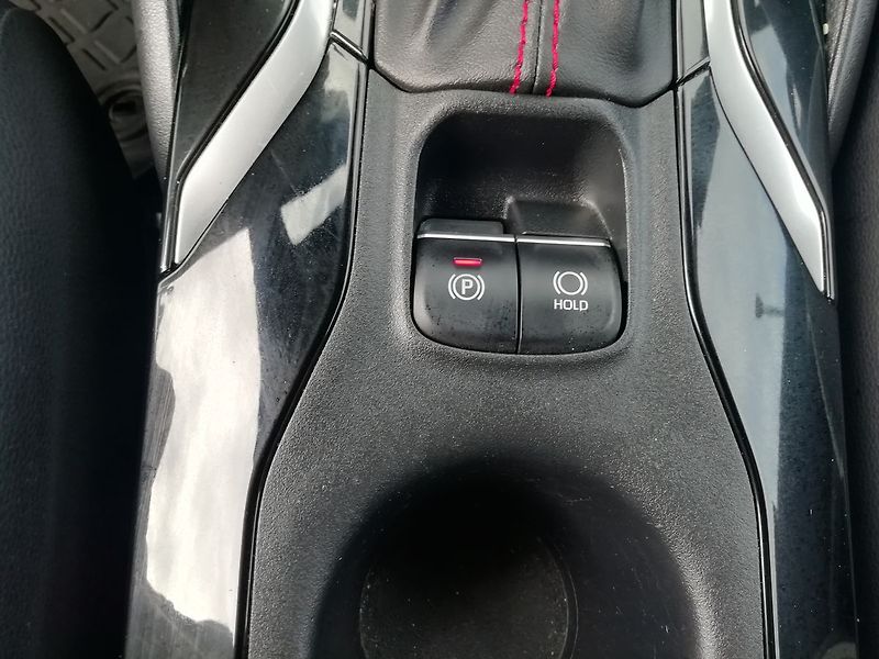 Toyota Corolla GR-Sport TS 2,0 HEV e-CVT - fotka 16 z 21