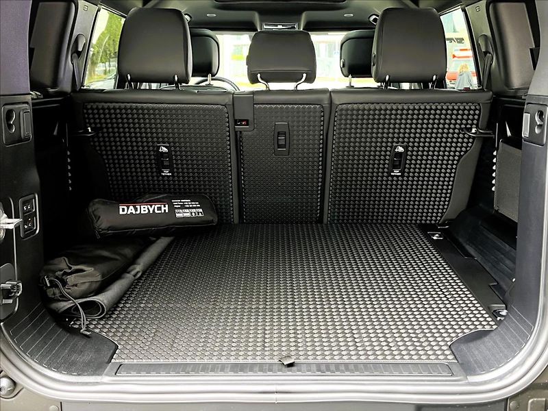 Land Rover Defender (2026) 110 D250 X-DYNAMIC SE - fotka 4 z 23