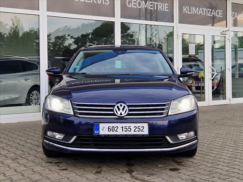 Volkswagen Passat 2,0 TDi 103kW KAMERA NAVI +ZIM - fotka 8 z 34