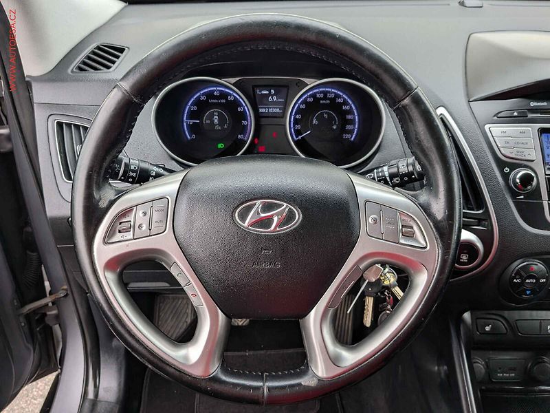 Hyundai ix35 (2012) 1.6GDi, ČR, AC, TZ, park - fotka 15 z 16