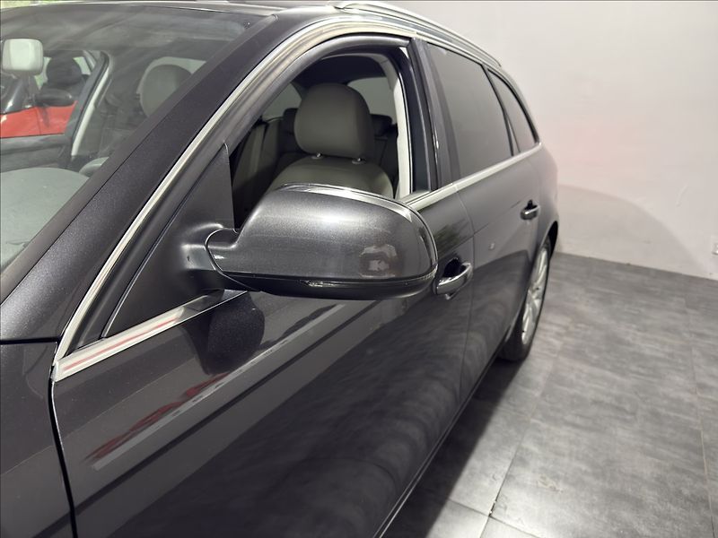 Audi A4 2,0   TDI B8 1.MAJITEL BI-XEN - fotka 31 z 43