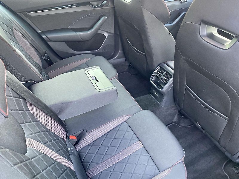 Škoda Octavia (2023) Combi 2.0 TDI DSG RS - fotka 9 z 35