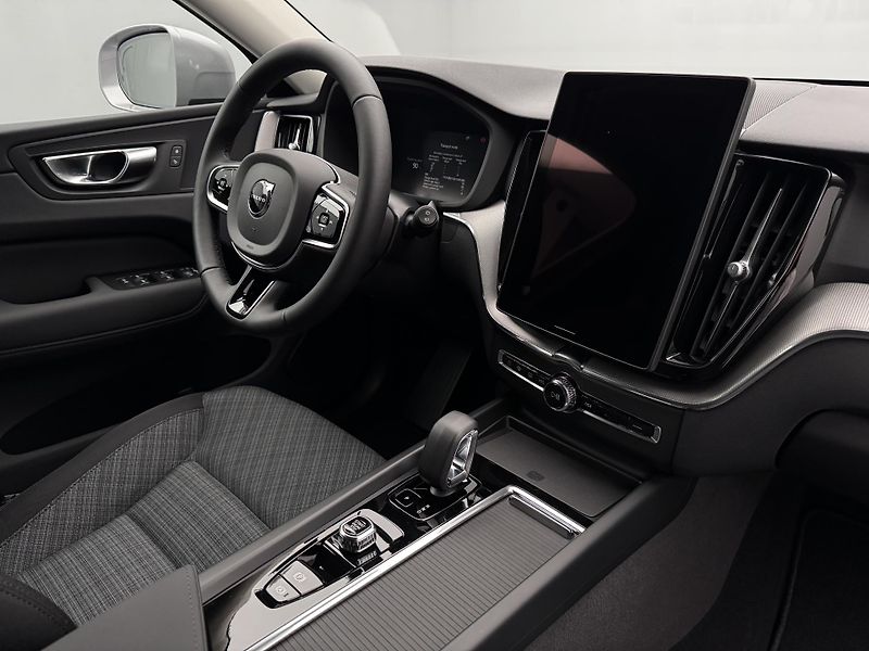 Volvo XC60 (2026) B5 AWD AUT CORE - fotka 22 z 22