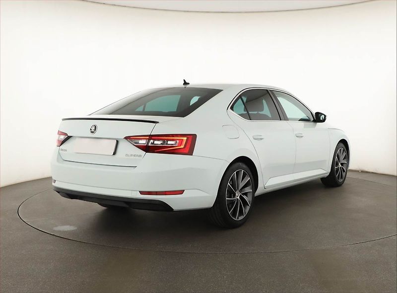 Škoda Superb (2016) Laurin&Klement 2.0 TDI, Kůže - fotka 5 z 19