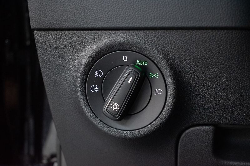 Škoda Karoq 2.0 TDI DSG*ACC*KAMERA*DPH* - fotka 15 z 39