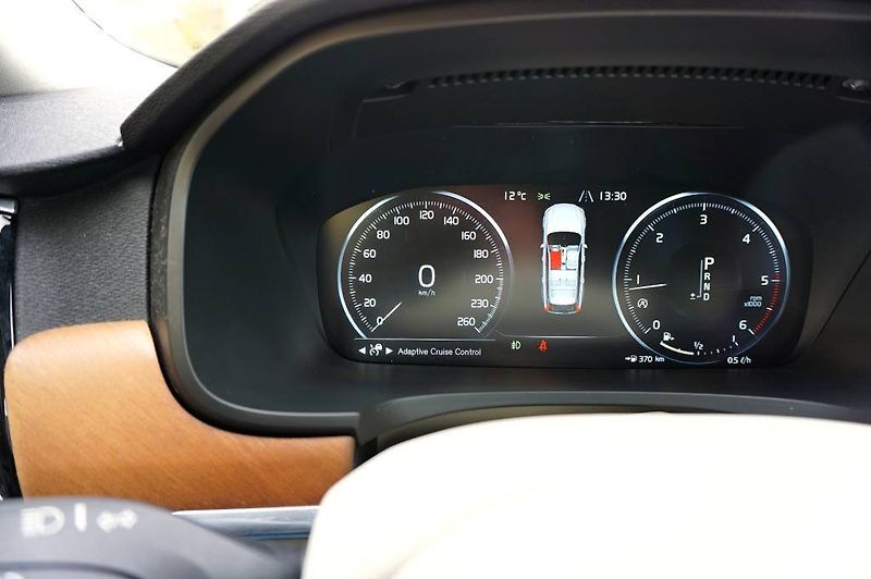 Volvo V90 (2019) INSCRIPTION POLESTAR 2,0 D5 17 - fotka 42 z 53