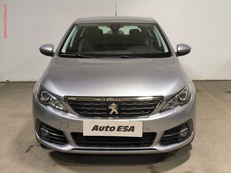 Peugeot 308 (2018) 1.2PT, Allure, navi - fotka 2 z 17