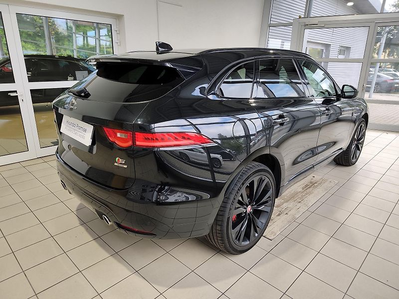 Jaguar F-Pace (2018) 3.0d 221kW S 4x4 AT - fotka 4 z 28
