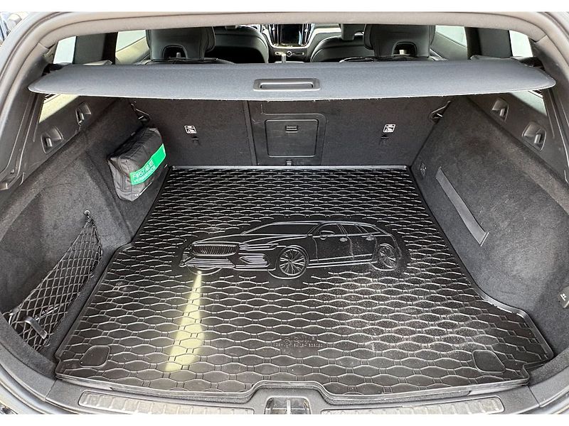 Volvo V60 R-design T6 228kW - fotka 23 z 27