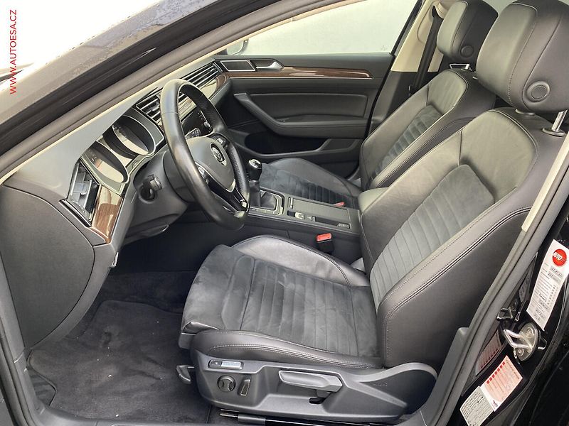 Volkswagen Passat (2019) 2.0 TDi, Highline, navi - fotka 9 z 19