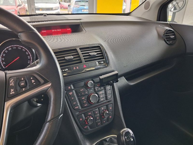 Opel Meriva 1.4i 74kW 2012 - fotka 13 z 15