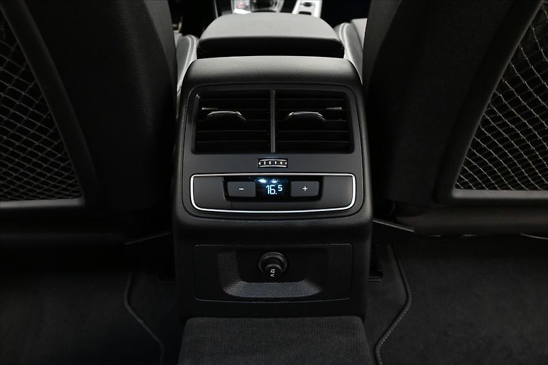 Audi A4 2,0 40TDI 150kW QUATTRO S-LINE - fotka 22 z 33