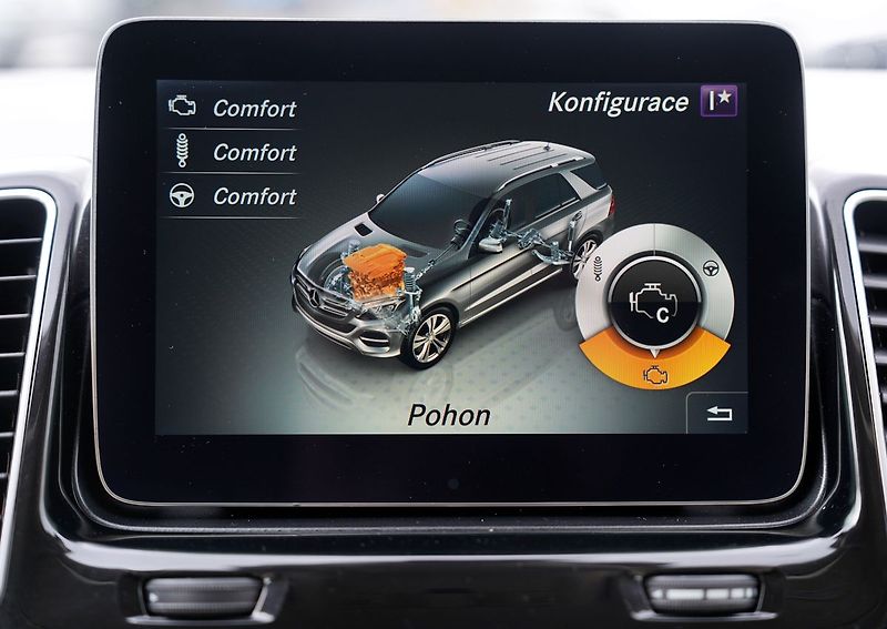 Mercedes-Benz GLE 350d 4Matic AMG/20/ČR - fotka 31 z 35