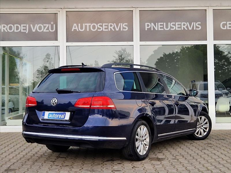 Volkswagen Passat 2,0 TDi 103kW KAMERA NAVI +ZIM - fotka 5 z 34