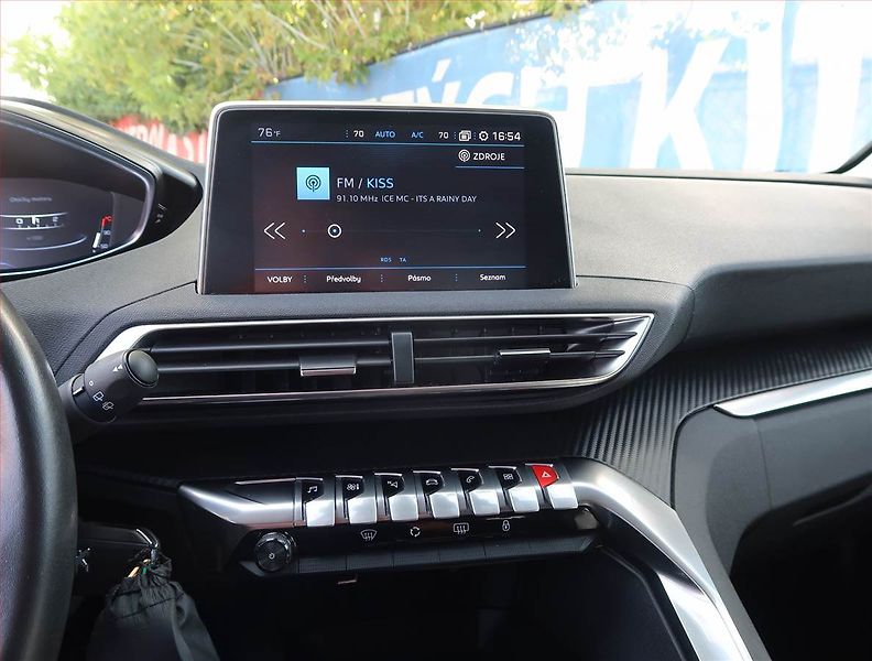 Peugeot 5008 (2020) PureTech 130, Automat, 7 míst - fotka 12 z 21