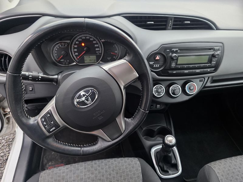 Toyota Yaris 1.0 VVTi Klimatizace  - fotka 18 z 19