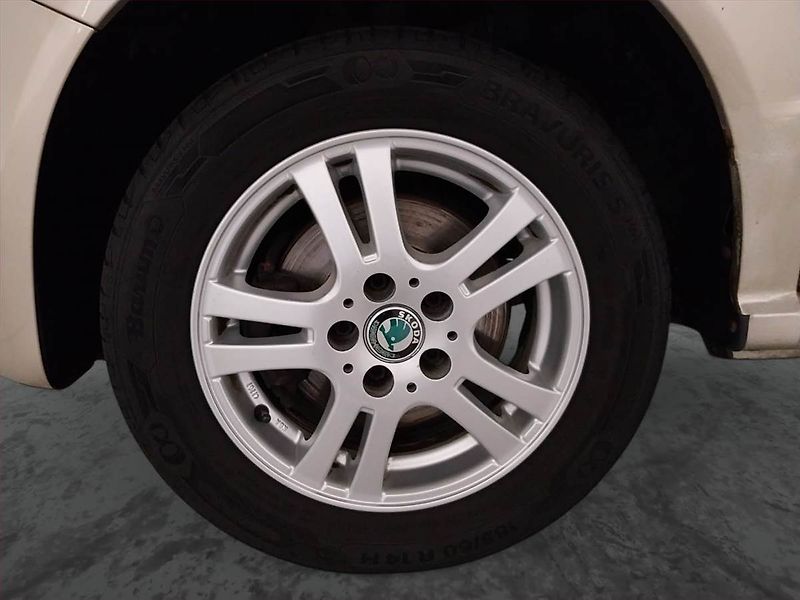 Škoda Fabia (2006) 1.4 16V, Serv.kniha, po STK - fotka 14 z 17
