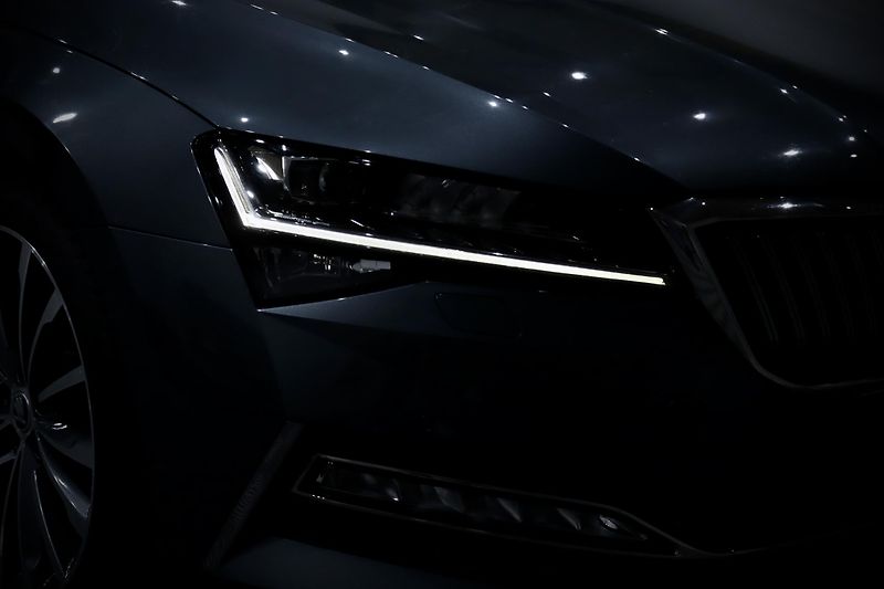 Škoda Superb 3 FL 2.0 TSI 140 kW DSG L&K  - fotka 10 z 52