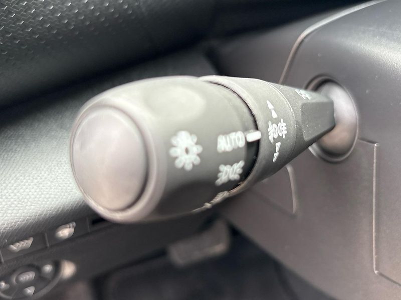 Citroën C4 (2023) Shine 1.2 PureTech 130 EAT8 - fotka 35 z 58