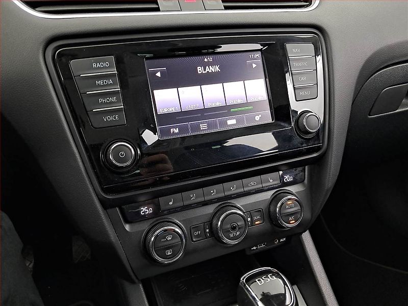 Škoda Octavia (2013) 1.6 TDI, Automat, Navi - fotka 12 z 16
