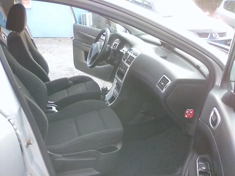 Peugeot 307 (2007) 2.0i 16V  SW , závěs - fotka 21 z 33