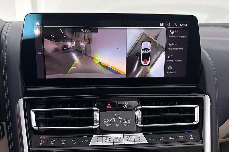 BMW Řada 8 M850i xDrive - fotka 23 z 33
