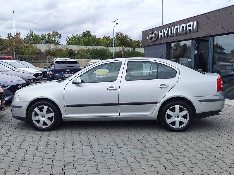 Škoda Octavia 1.6 FSI/85kW Elegance - fotka 8 z 25