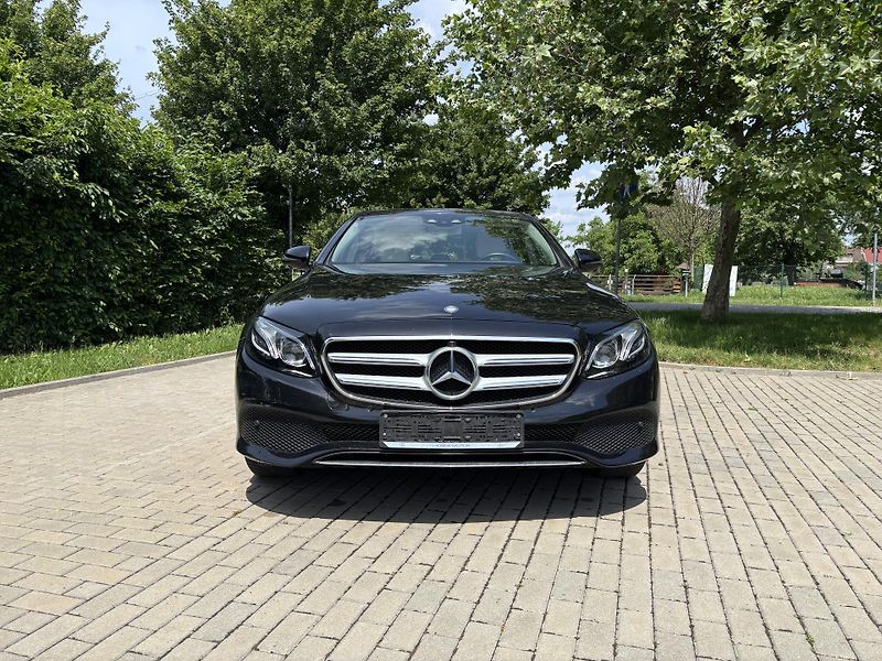 Mercedes-Benz Třídy E E200 135kw 1 maj ČR 52 000 km - fotka 16 z 28