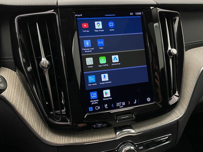 Volvo XC60 B5 AWD INSCRIPTION REZERVACE - fotka 31 z 43