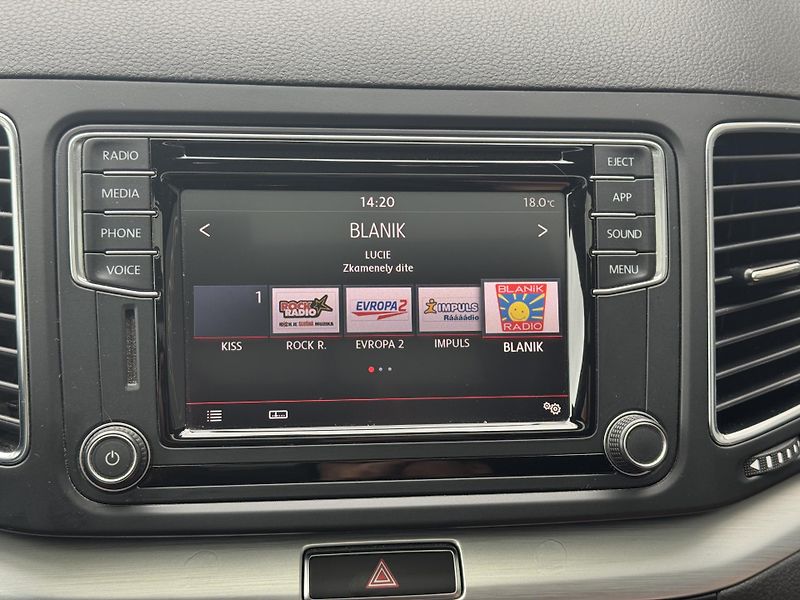 Volkswagen Sharan (2017) 2.0TDi 110kW 4M Highline 7míst - fotka 34 z 52