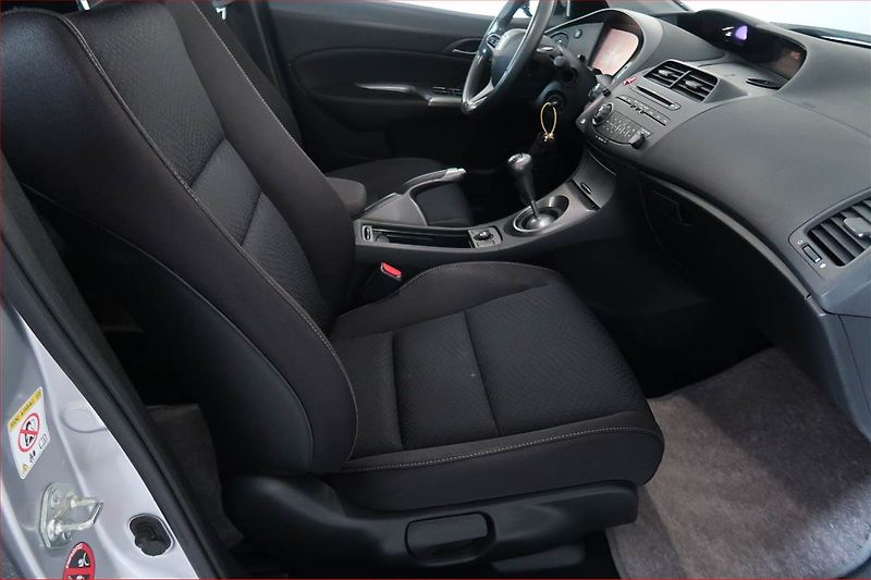 Honda Civic (2010) 1.4 i-VTEC - fotka 9 z 17