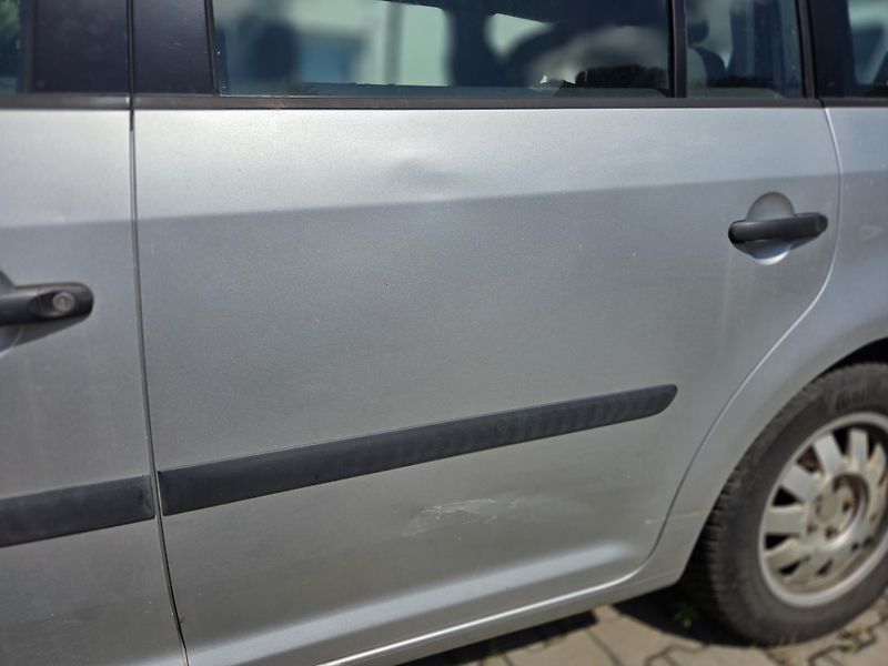 Volkswagen Touran (2004) na opravu nebo náhradní díly - fotka 4 z 6