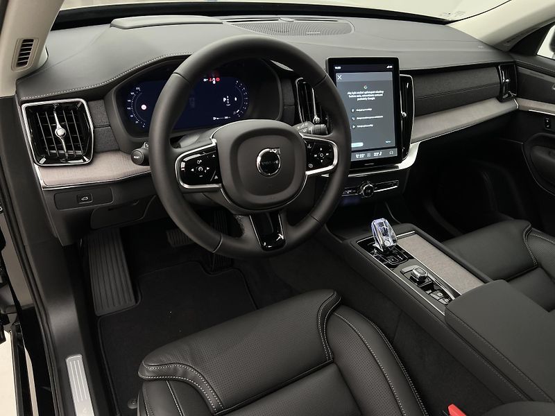 Volvo XC90 (2026) B5 AWD DARK PLUS - fotka 4 z 43