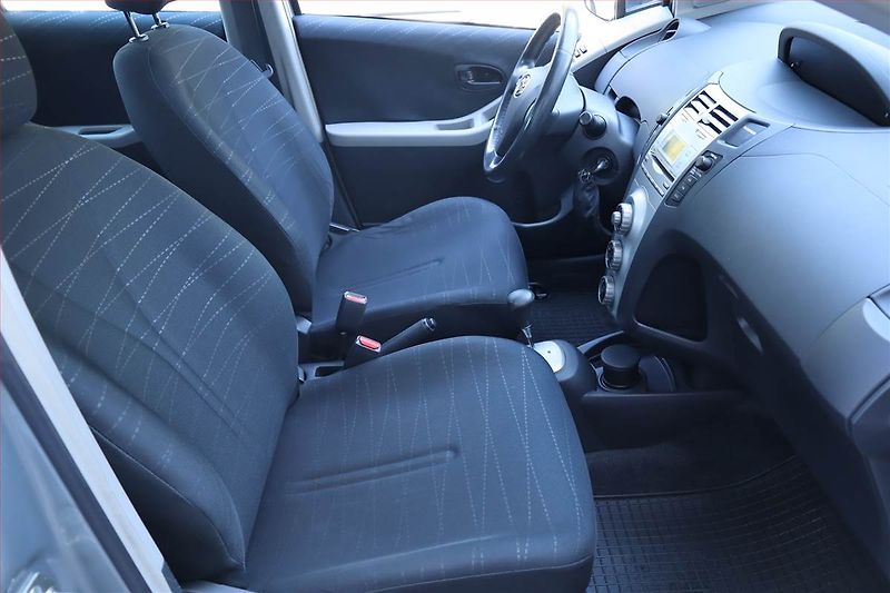 Toyota Yaris (2007) 1.3 VVT-i, Automat - fotka 9 z 17