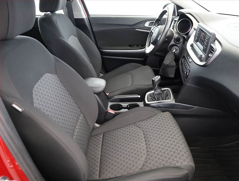 Kia Ceed (2022) 1.5 T-GDI, Serv.kniha - fotka 7 z 19