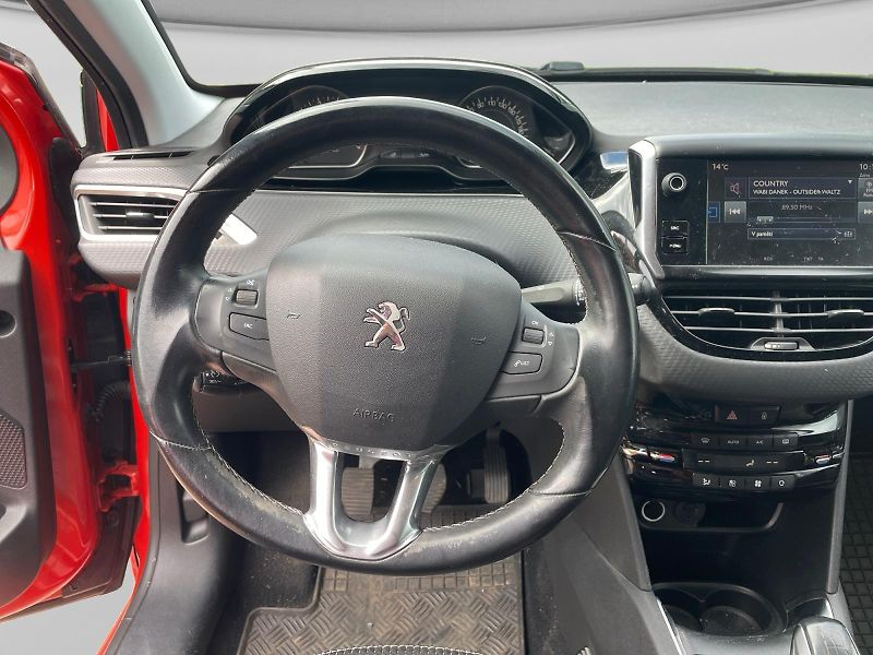 Peugeot 208 (2017) ALLURE 1.2 PureTech 110k S&S M - fotka 13 z 14